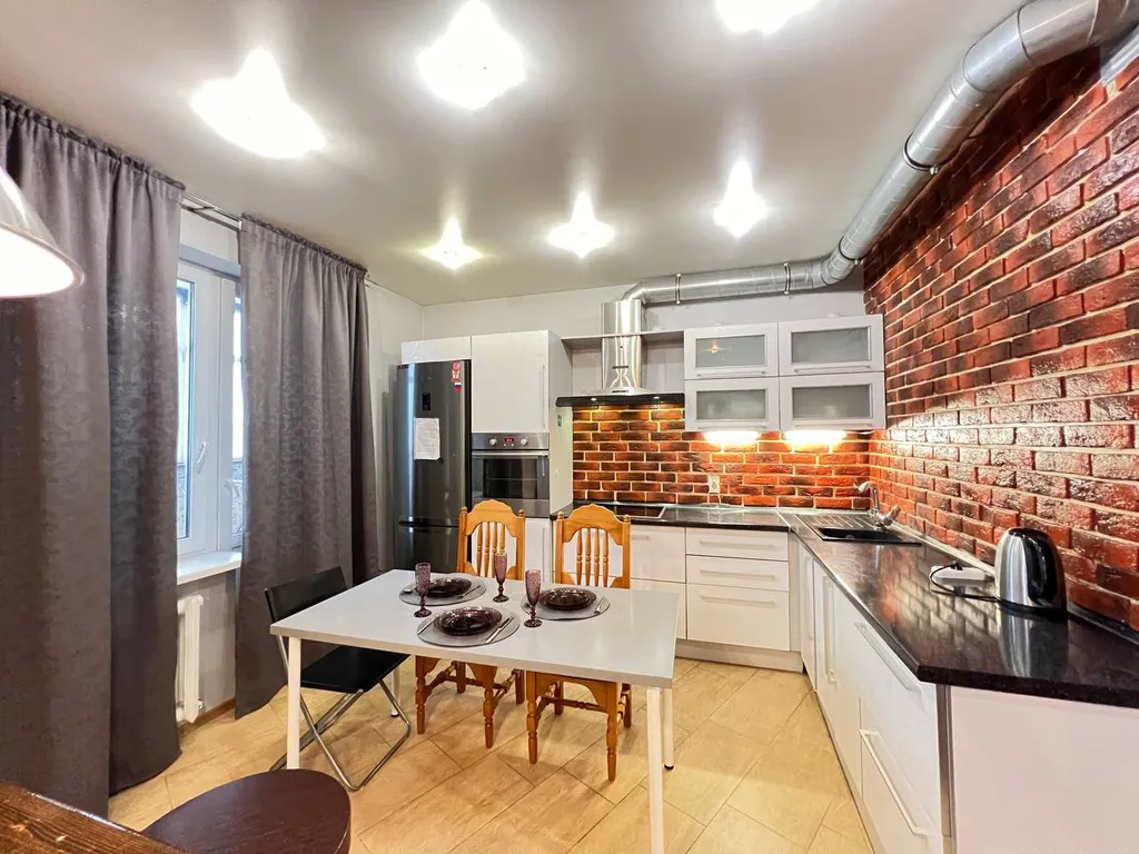 Видовая квартира с дизайнерским ремонтом в центре — аренда посуточно в Орёл