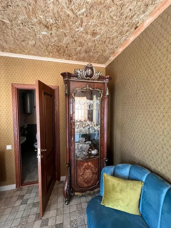 Розовый дом в горах