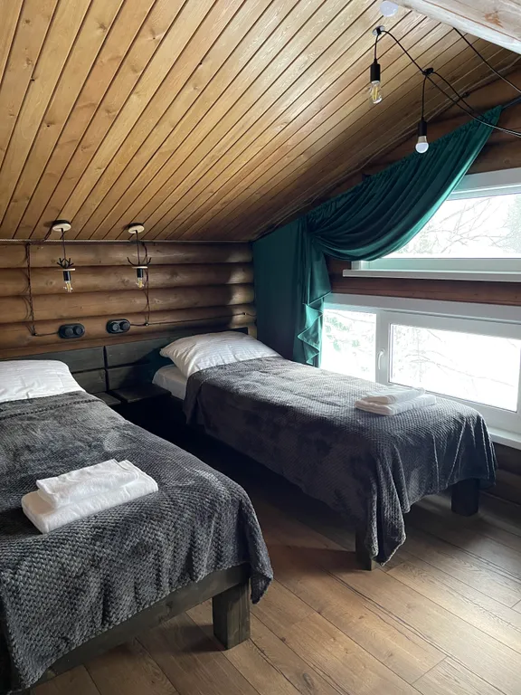 Комфортабельный дом из бревна с 2мя спальнями