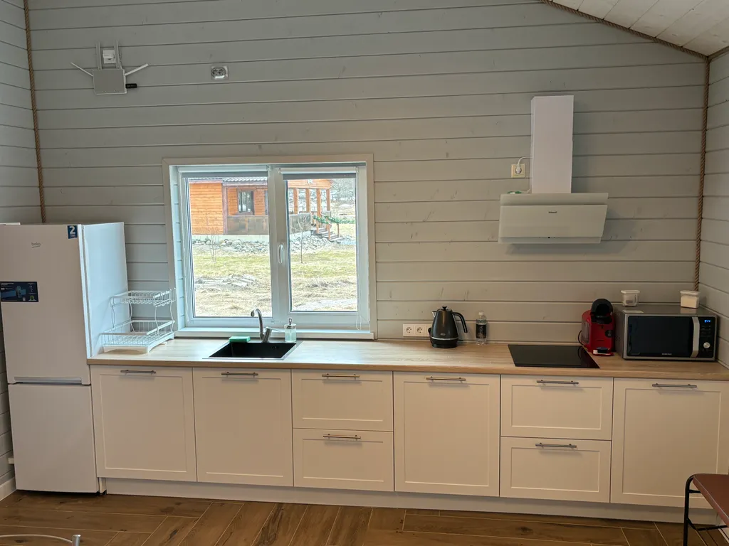 Уютный дом в скандинавском стиле с видом на озеро