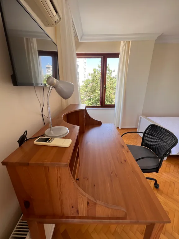 Spacious luxury waterfront flat