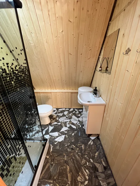 Шале на берегу реки