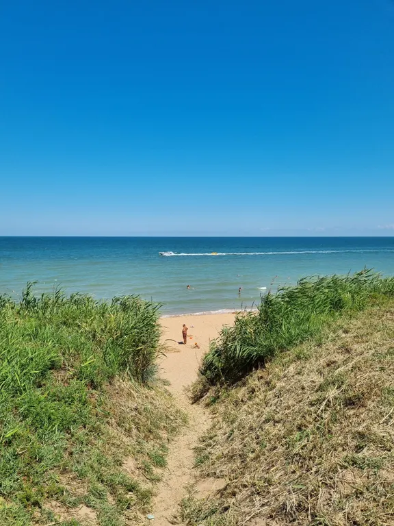 Квартира Квартира Апартамент-студия с балконом и видом на море — Кучугуры