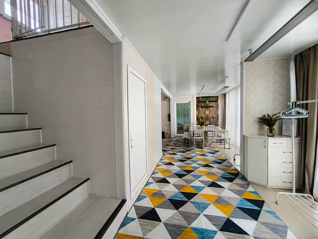 Комфортабельный 2-этажный дом с панорамным остеклением и русской баней