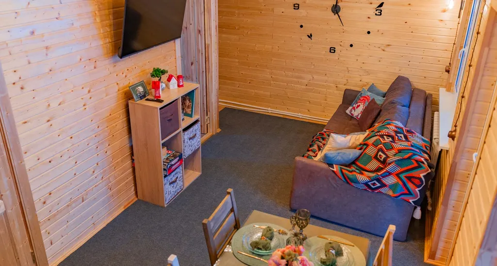 Домик с бассейном Арик