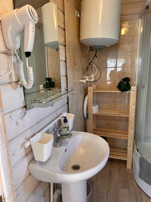 Коттедж Апартаменты с видом на море Комната 35 кв.м, кухня-веранда 18 кв.м. — Кучугуры