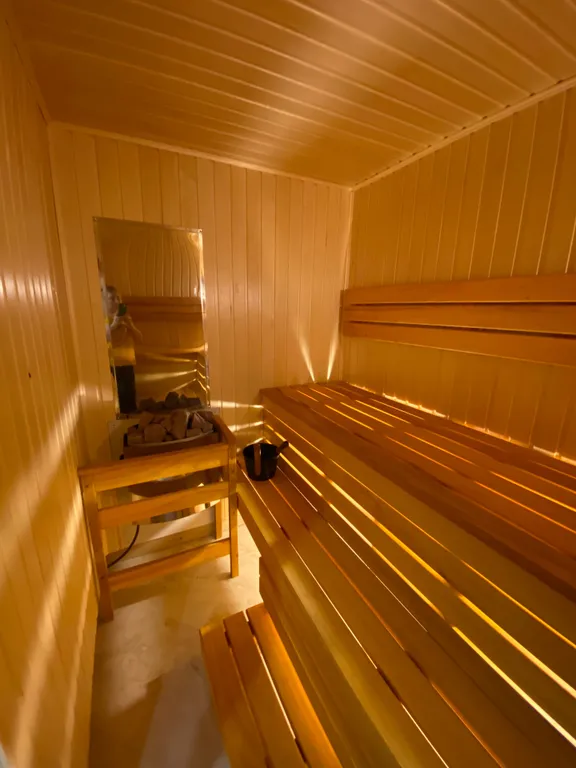 Уютный дом с бассейном на природе