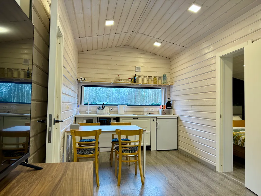 Коттедж Уютный дом с горячей купелью — Стеклянный