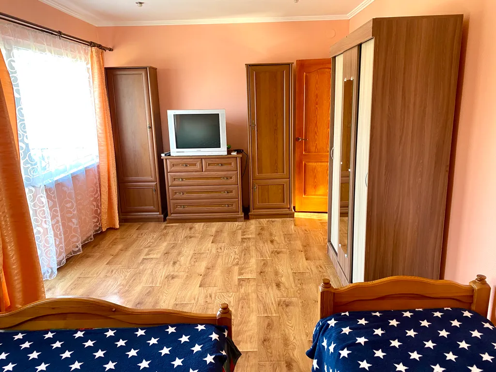 Коттедж Второй этаж дома с отдельным входом с балконом 41м2 ,до моря 4 минуты. — Севастополь