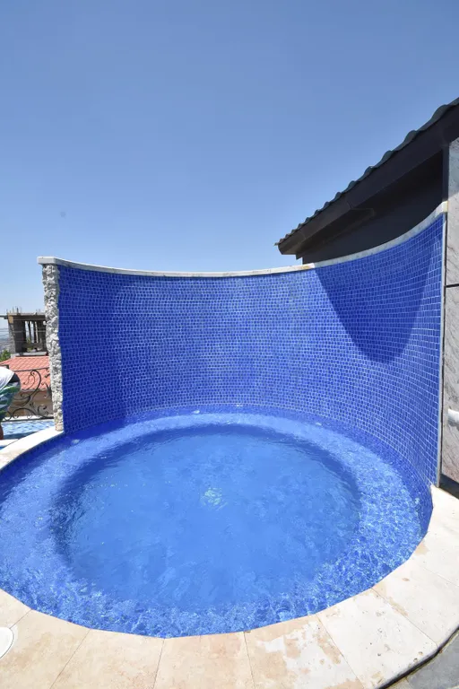 Шикарная вилла с 2-я бассейнами и джакузи