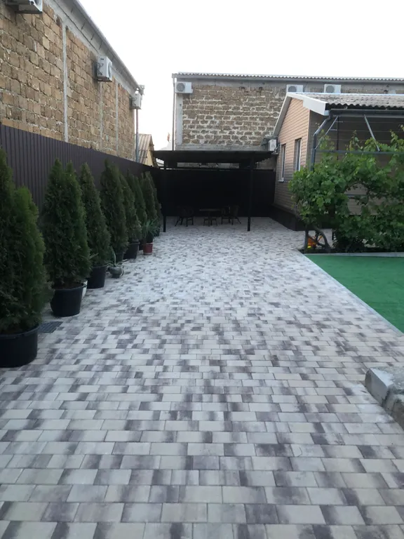 Уютный домик в 7 минутах от моря с зеленым двориком и парковой