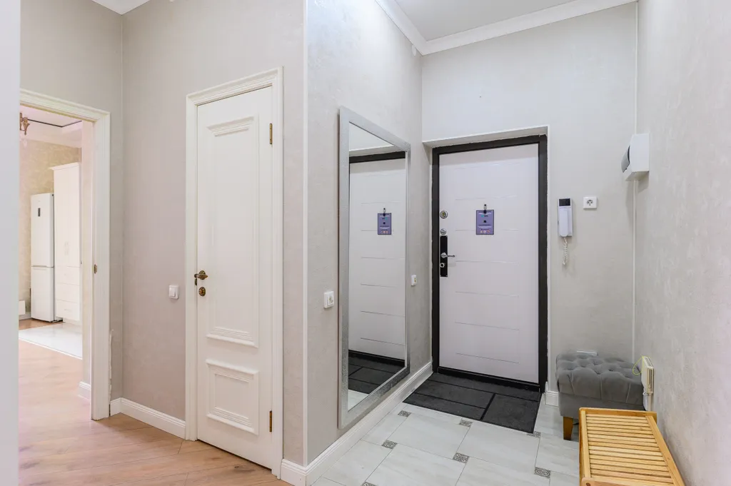 Трехкомнатная квартира с видом на горы в центре города