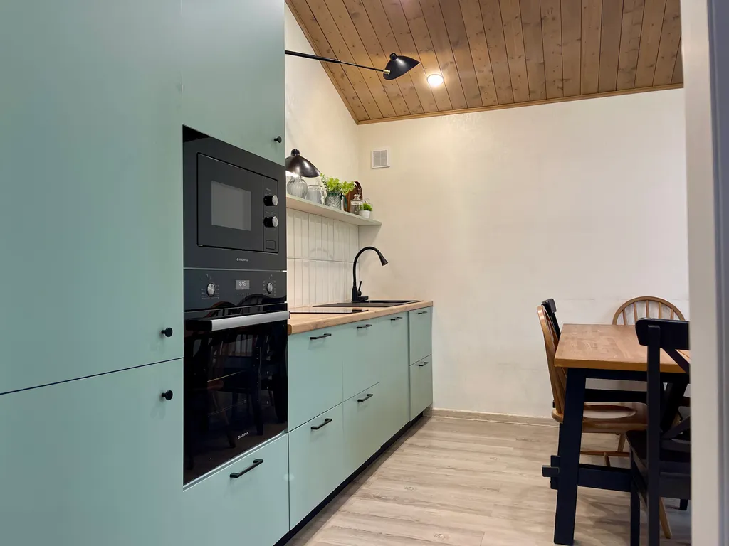 Вместительный уютный дом с камином, русской баней и банным чаном