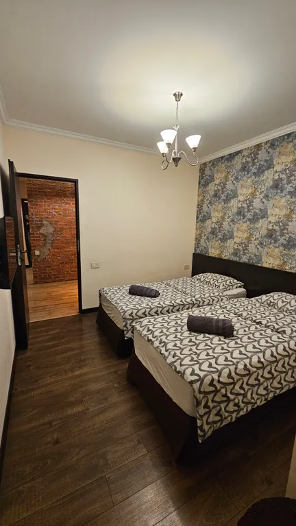 Просторная, светлая квартира с двумя спальнями, малый центр