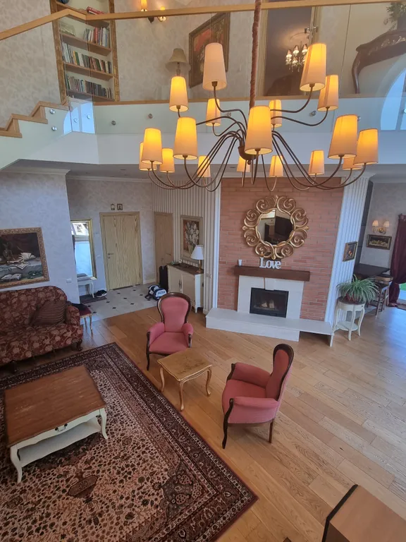 Вилла художника у моря с бассейном