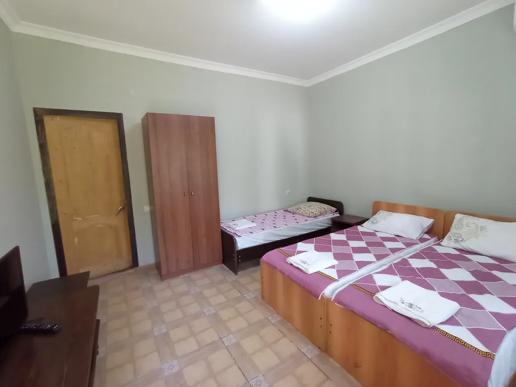 Коттедж в саду у Веры