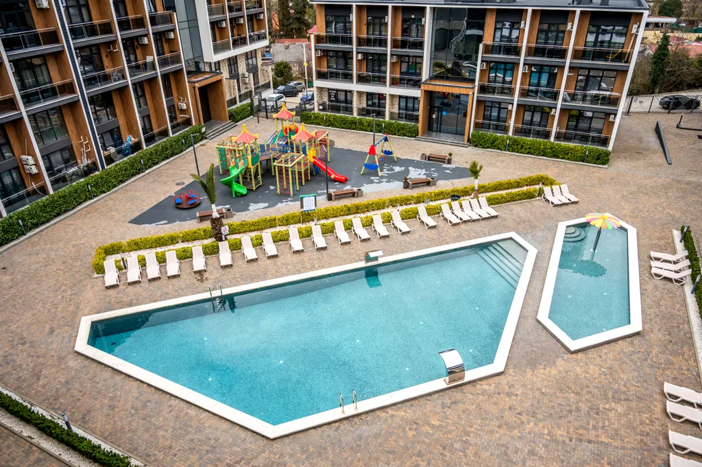 Двухуровневый апартамент около моря с бассейном в ЖК Морской квартал