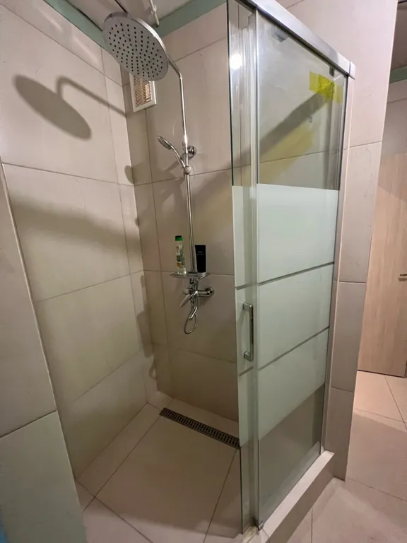 3-этажный уютный коттедж в тихом месте в пределах города