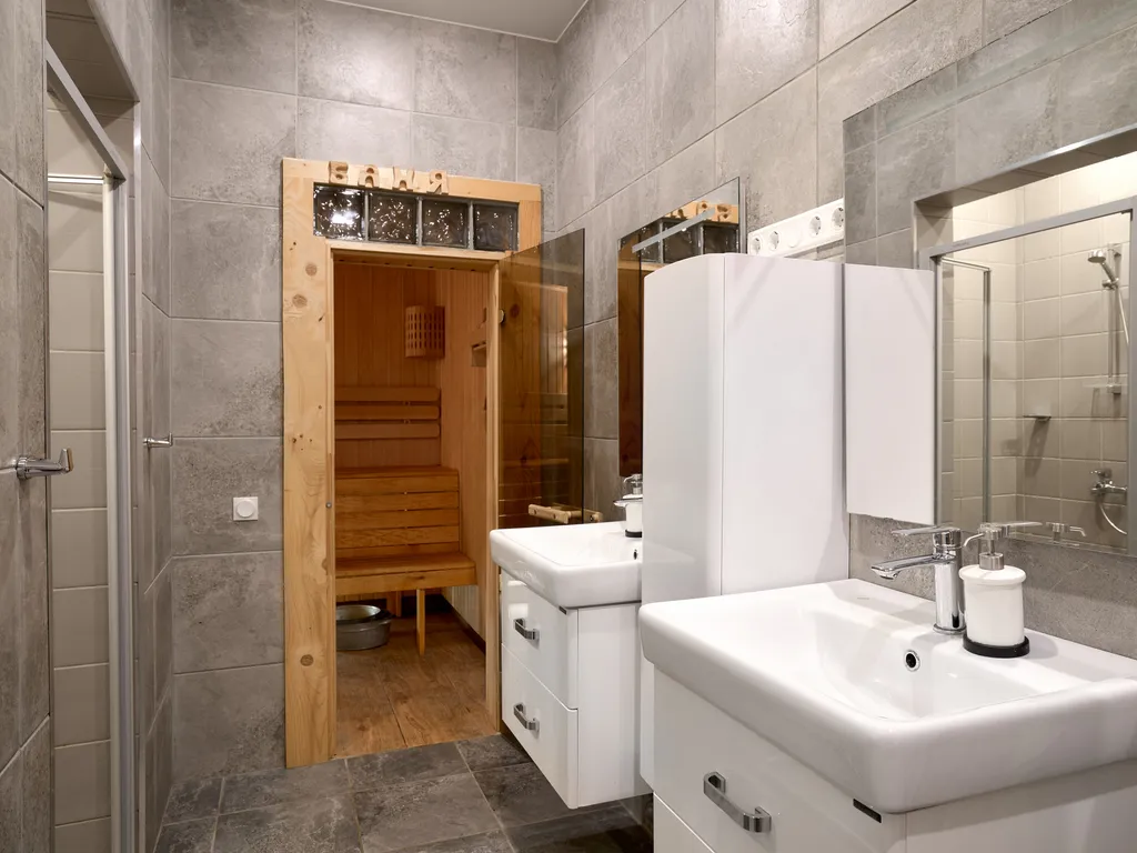 Коттедж с бассейном и баней