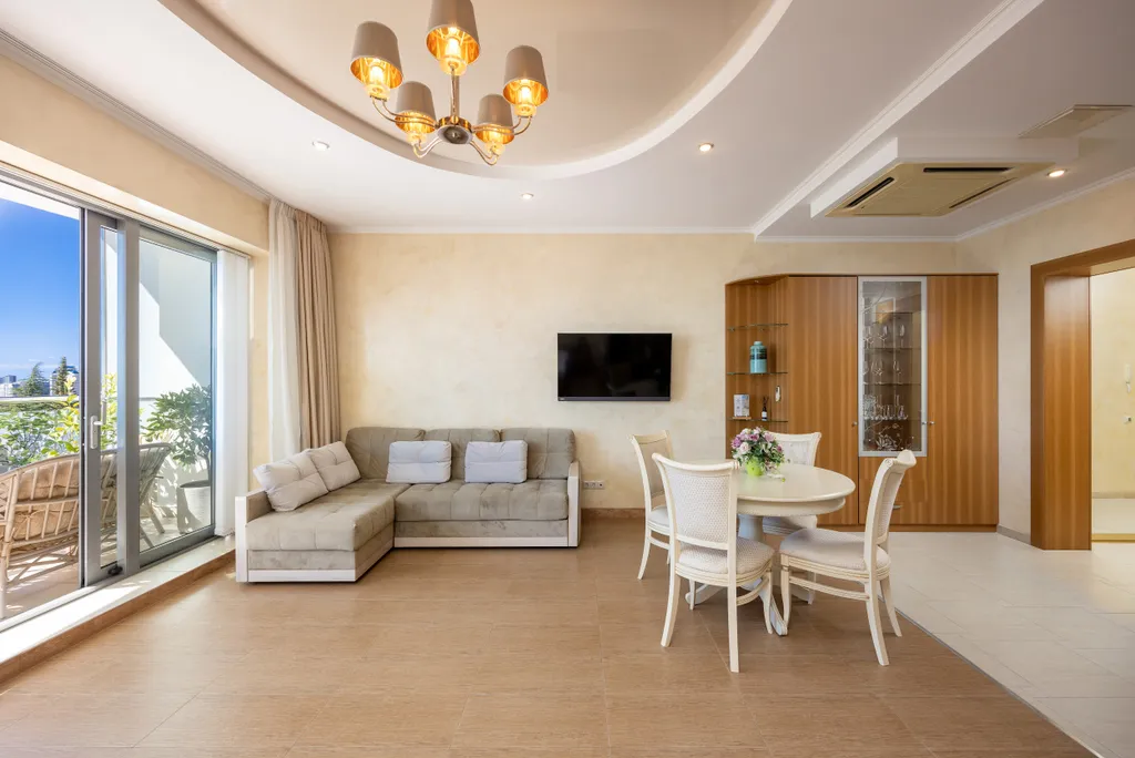 Квартира с бассейном и видом на море