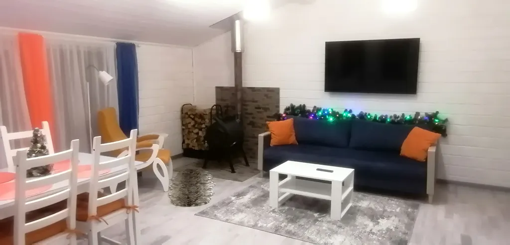 Дом с панорамными окнами на участке 10 соток