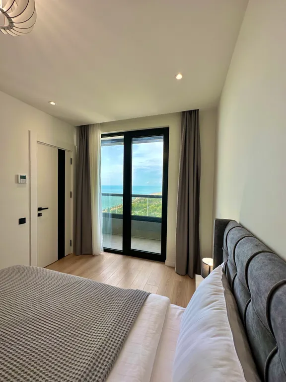 Уютная квартира с бассейном и панорамным видом на море горы и парк