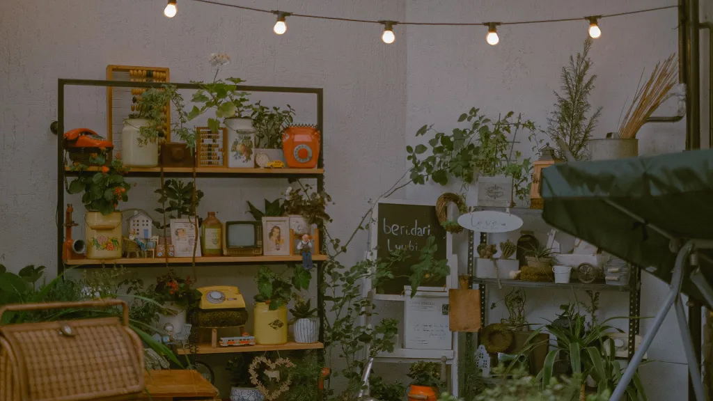 Старинный дом с двориком в центре