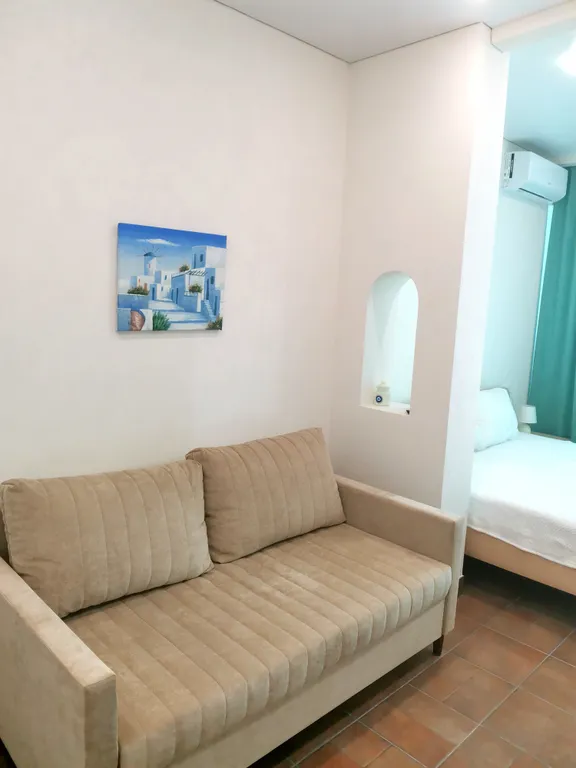 Квартира в греческом стиле с видом на море в центре города