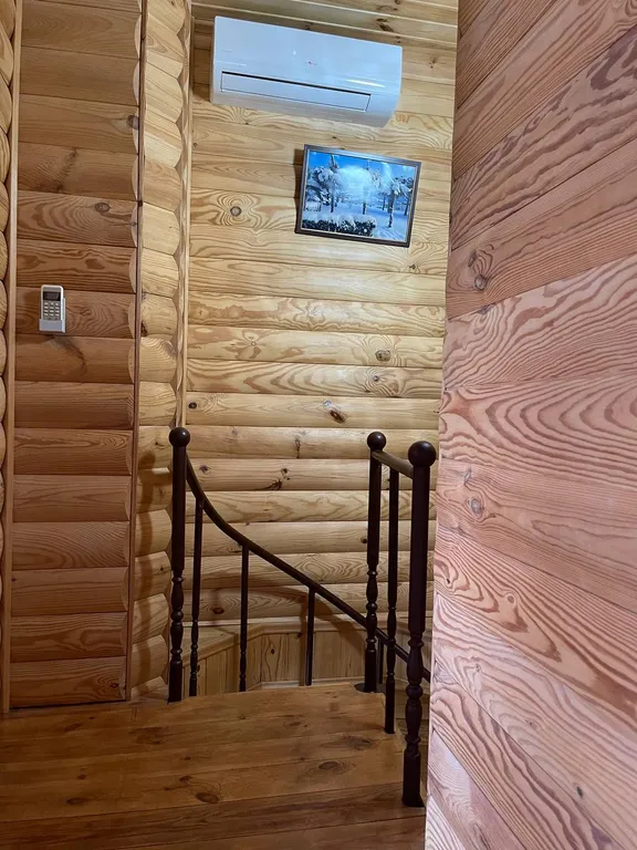 Двухэтажный дом в частном секторе