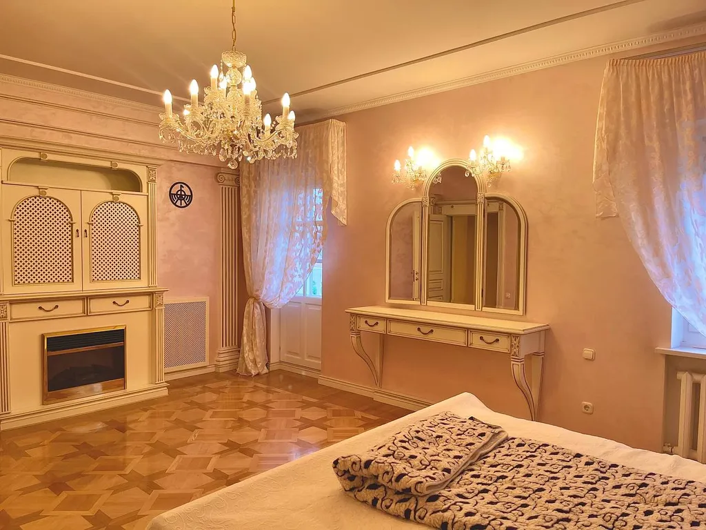 Котедж в классическом стиле с бассейном, сауной, бильярдом