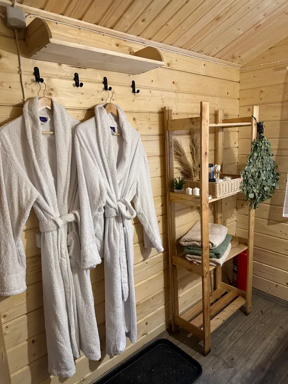 Дом в лесной сказке с видом на закат