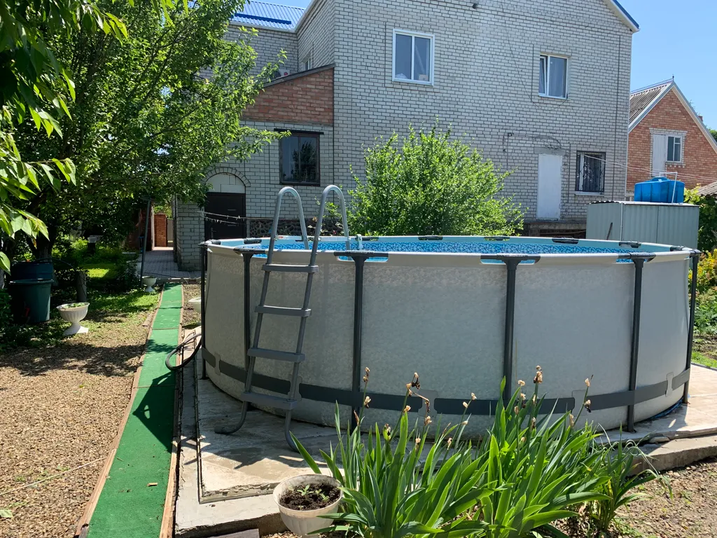 Коттедж Уютная просторна часть дома на 2 этаже под ключ с бассейном и беседкой — аренда посуточно в Ейск