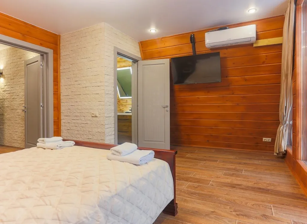 Большой дом a-frame в-небо с бассейном