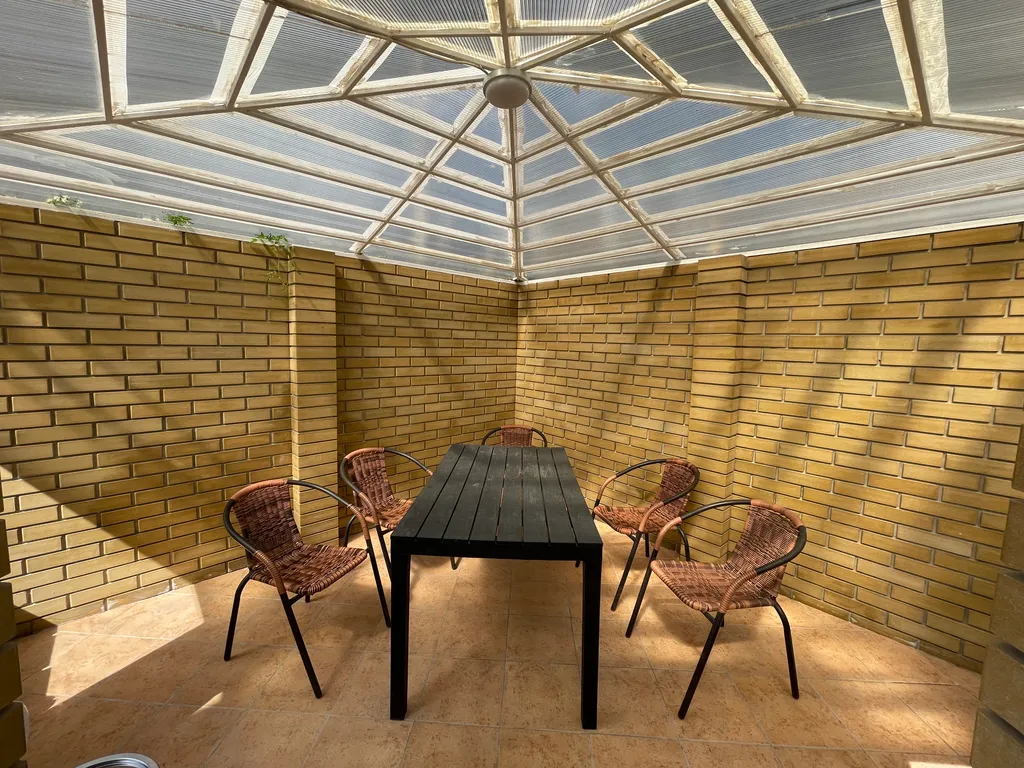 Дом с бассейном для большой компании