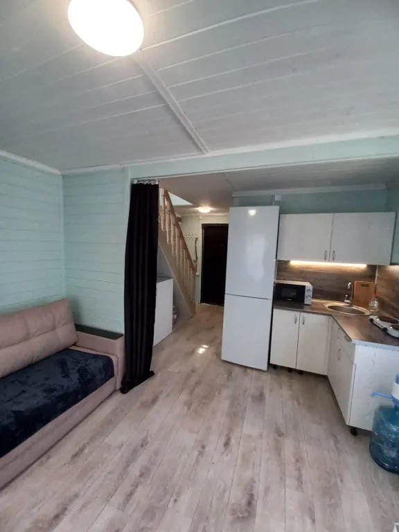 Участок с домом на берегу реки Лагутник