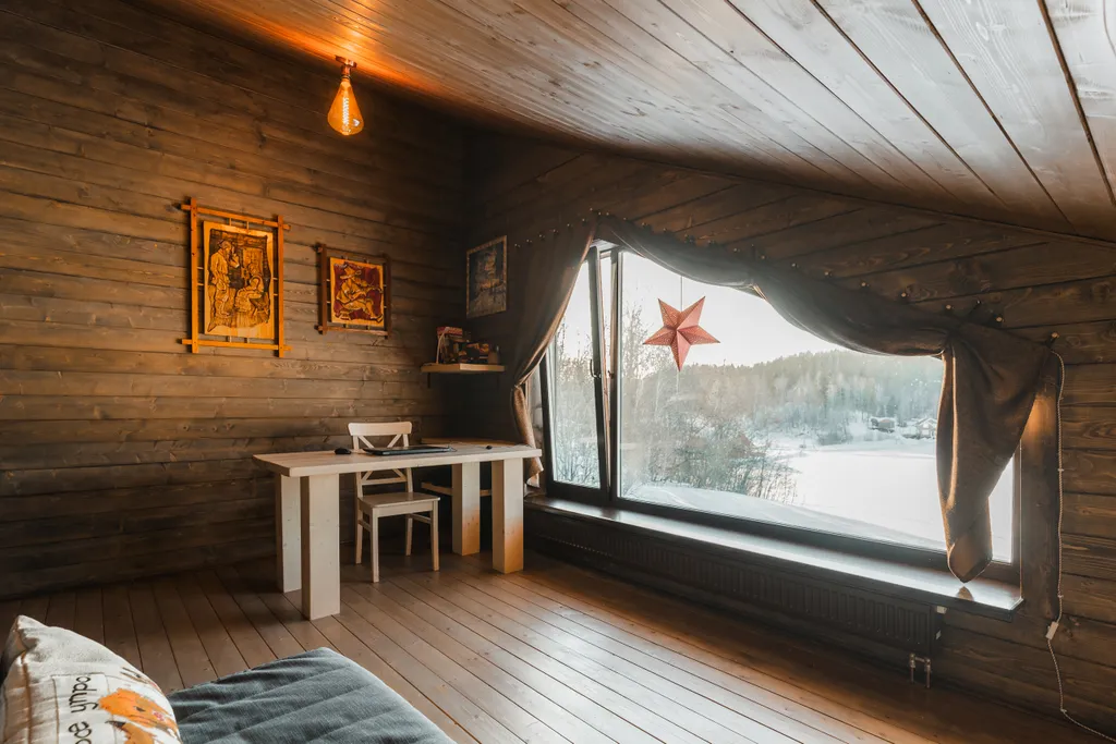 Дом Talotonttu на холме в окружении леса