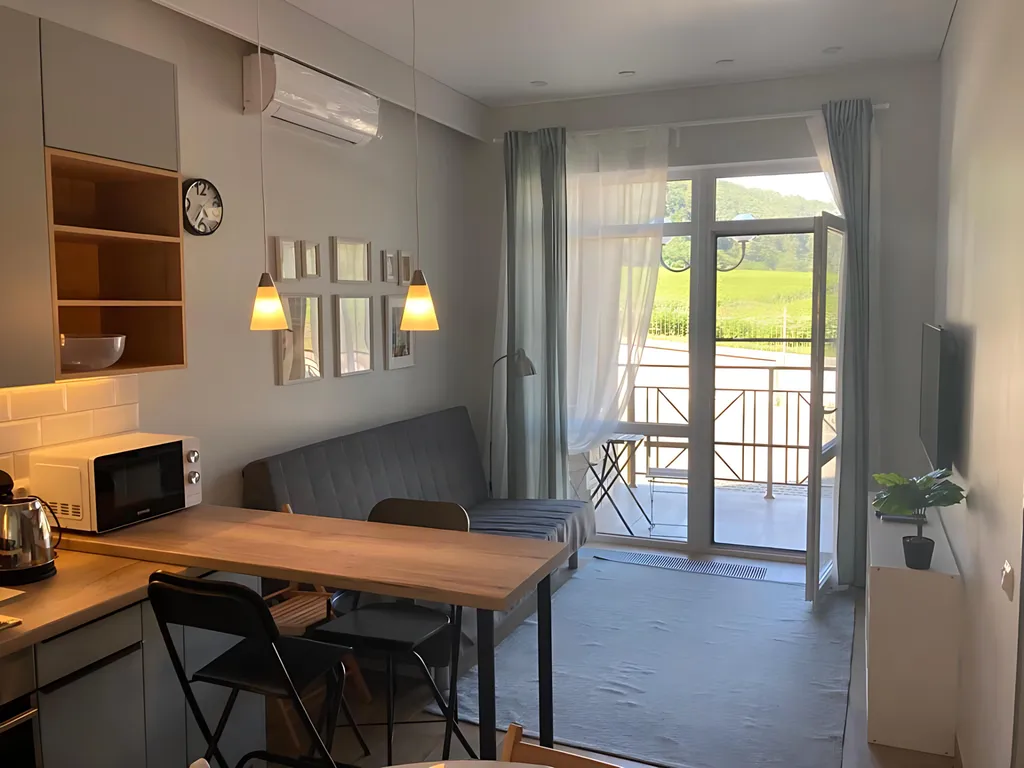 Квартира Апартаменты в 200 метрах от моря и памятника природы Скала Парус — Прасковеевка