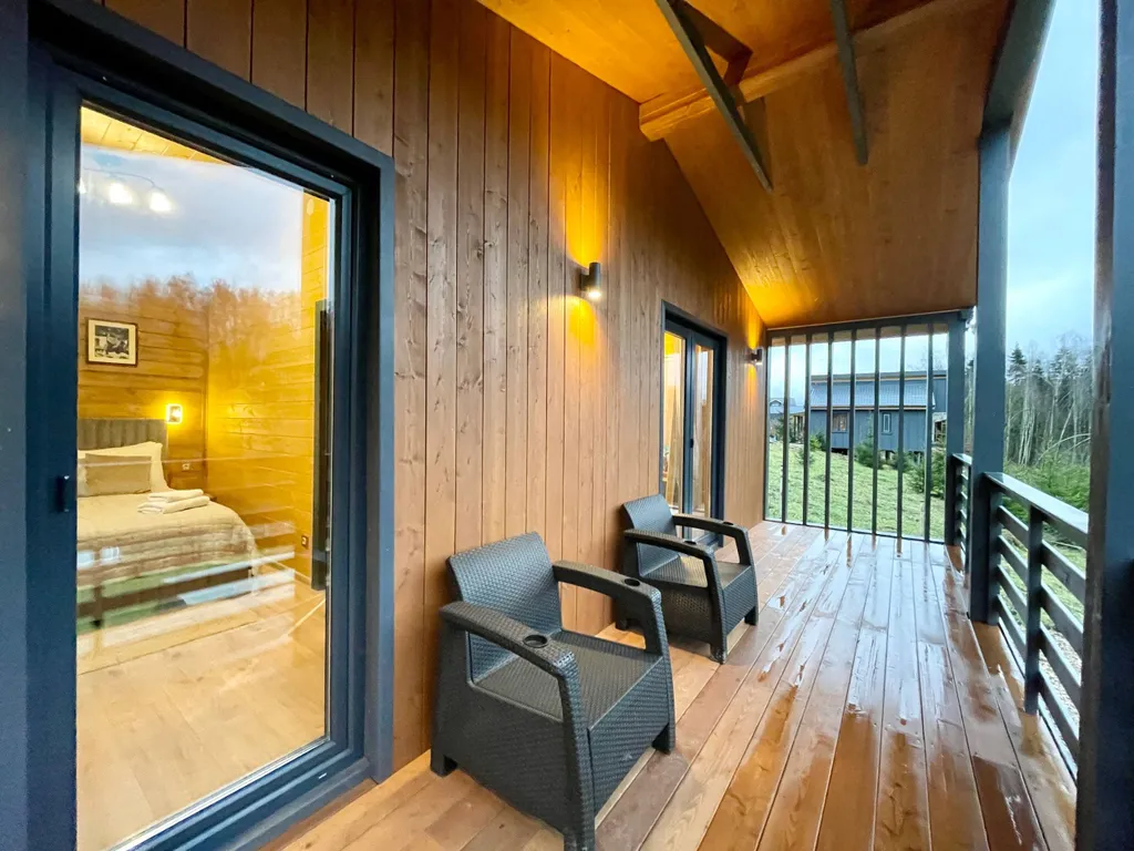 Дом Бархат с горячей купелью и панорамным видом на лесной склон