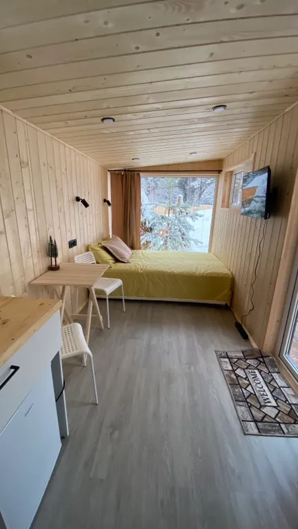 Домик у леса, на территории проживают кролики