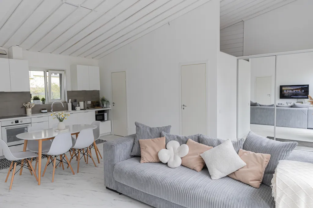 Стильный дом на берегу Ладожского озера с панорамным видом