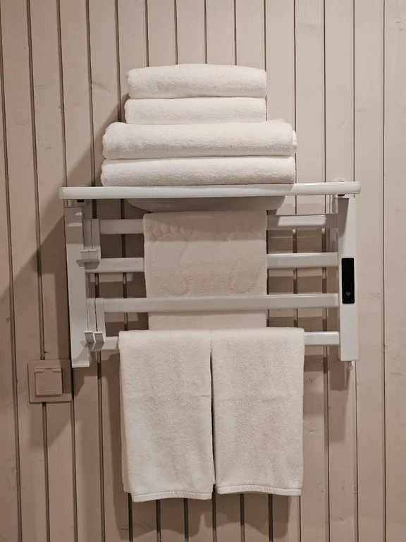 Вилла Nelli с видом на озеро и зоной барбекю среди каменной россыпи