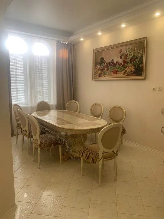 Уникальный, уютный, большой семейный дом. С видом на город