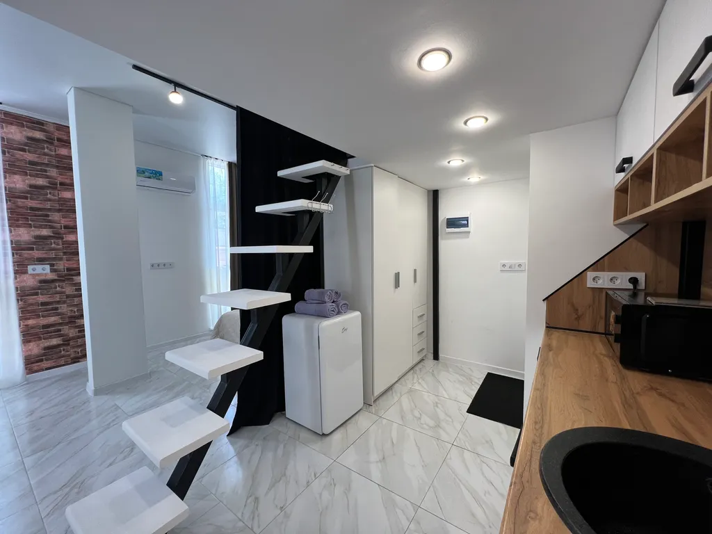 Тихая студия с видом на горы в далеко от суеты