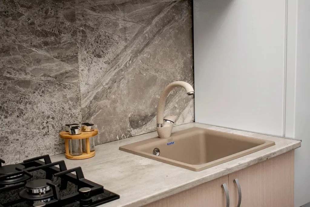 Дом сапфир с бассейном в центре