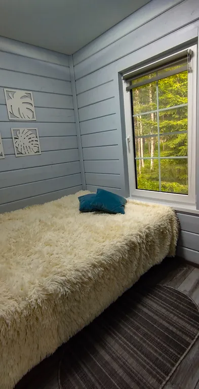 Просторный дом на берегу реки