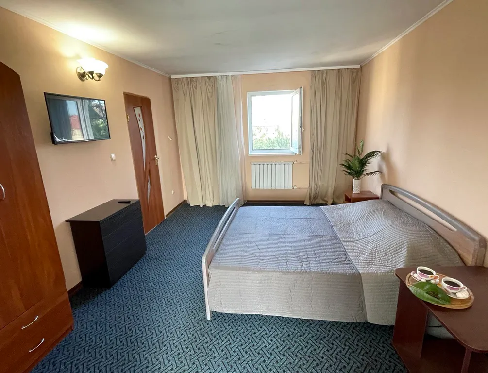 Просторный 4-х местный номер с двумя спальнями на 1-й линии