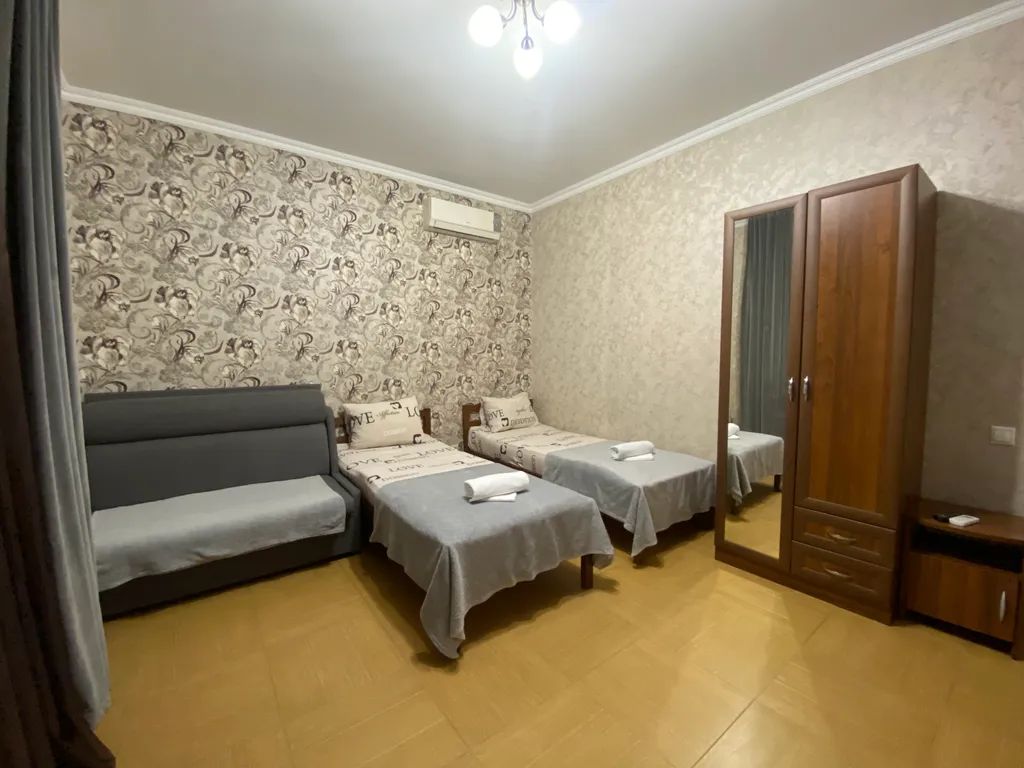 Квартира Комната на 2 этаже с кухней на 2 номера — Сириус