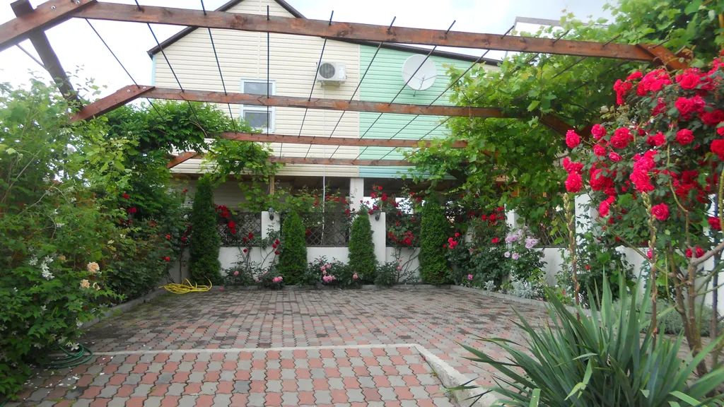 Бюджетный отдых в уютном коттедже — аренда посуточно в Кабардинка