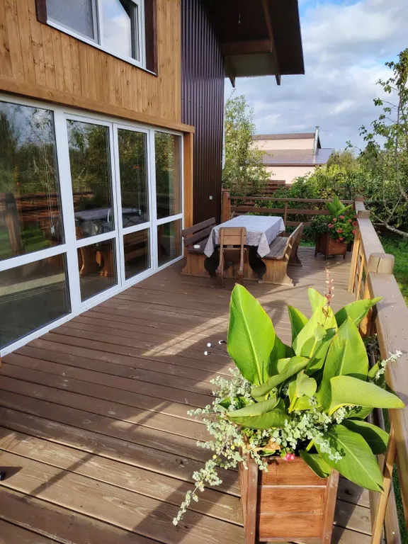 Дом с красивым видом на озеро Дривяты