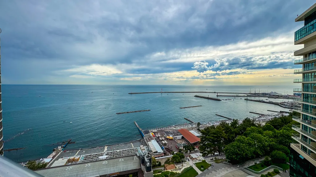 Апартамент 3-х спальный с балконами и панорамой моря